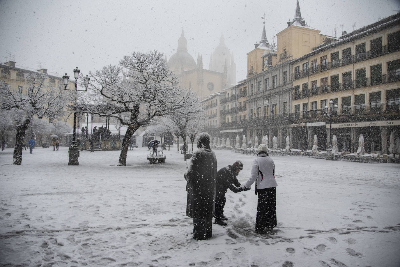 La nevada en Segovia capital, en imágenes