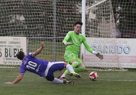 Blanco intenta batir a Rubén de Gea.