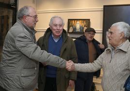 Jesús Quijano, a la izquierda, saluda a los históricos socialistas palentinos Heliodoro Gallego, José Luis Varillas y Eusebio Santos.