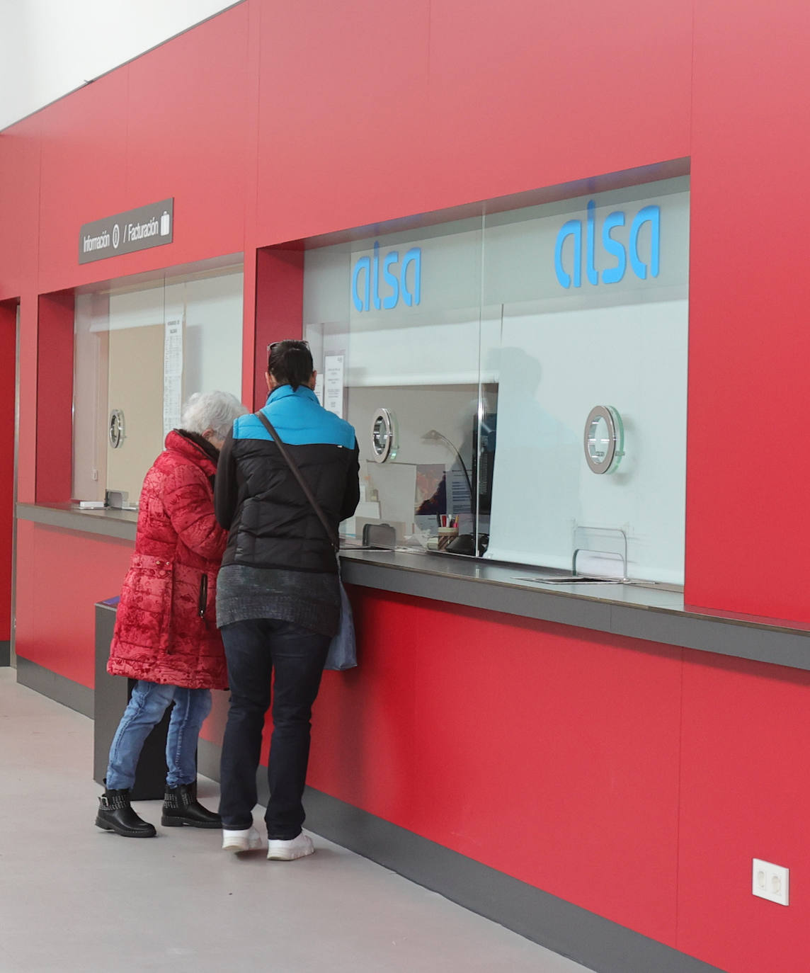 Mañueco inaugura la nueva estación de autobuses de Palencia