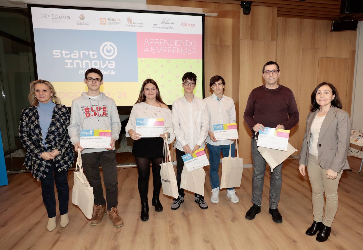 El grupo Los Líderes, del Colegio Misioneras de la Providencia de Salamanca, cuarto finalista en la categoría de más de 18 años.