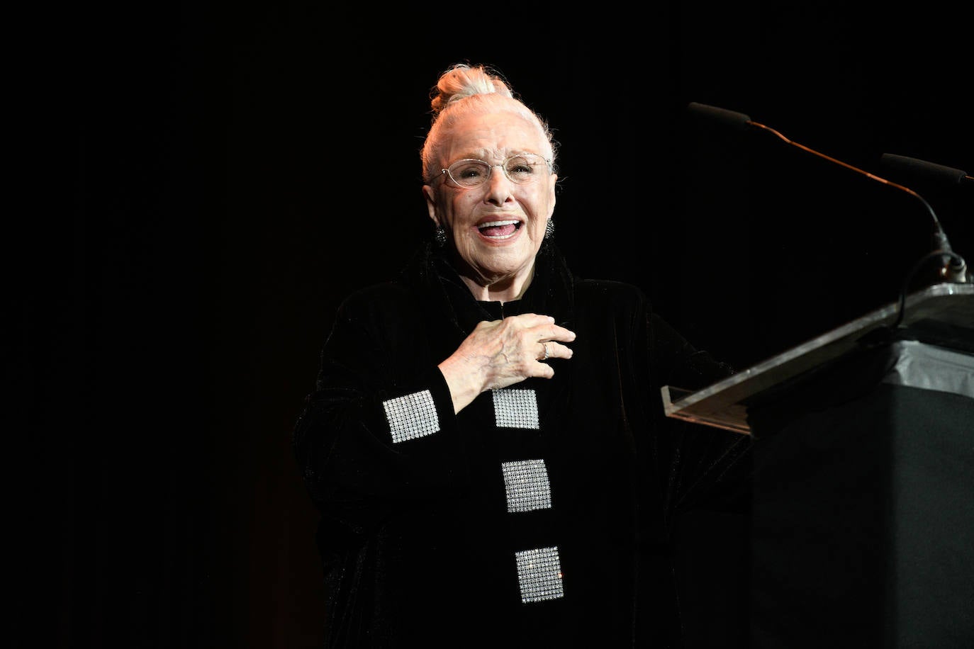 Lola Herrera, durante la gala en la que recibió el premio de la Unión de Actores y Actrices, en marzo de 2023.