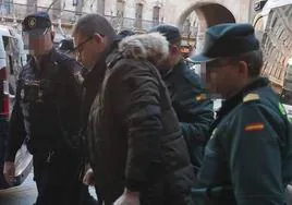 El condenado, a su llegada a la Audiencia Provincial durante el juicio.