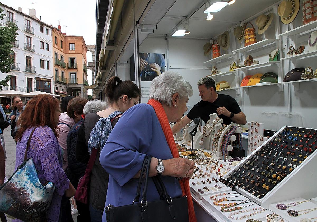 Feria de Artesanía en la avenida del Acueducto, el año pasado.