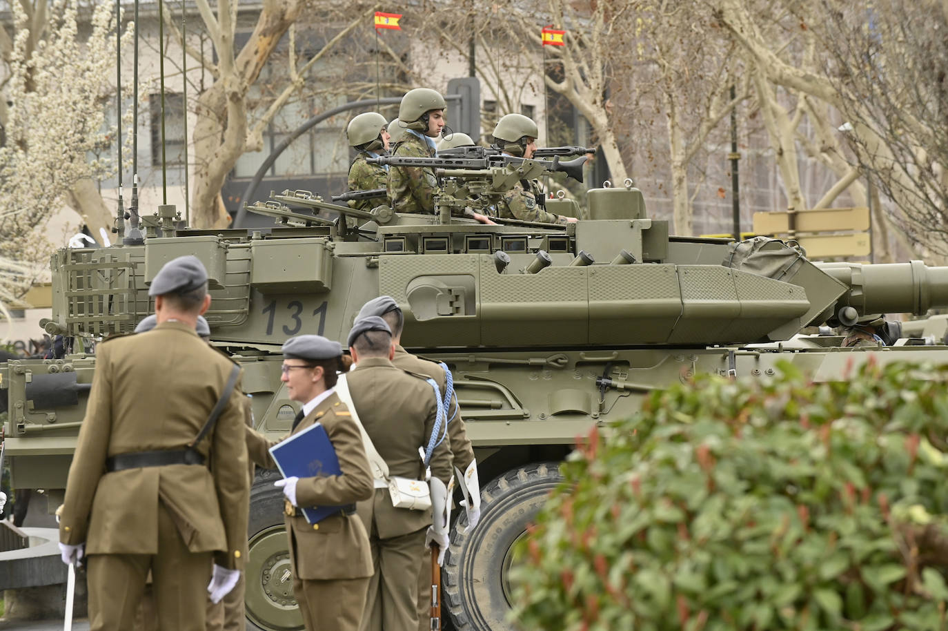 El ambiente en el entorno de la Plaza Zorrilla durante la visita del Rey Felipe VI