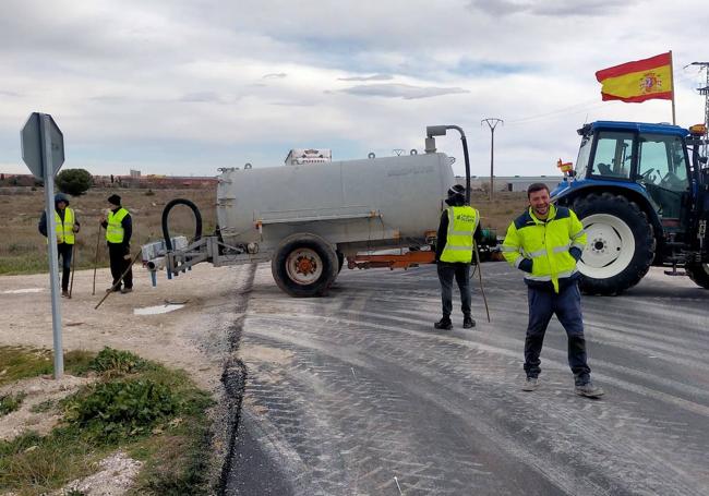 Piquete en la carretera entre Campaspero y Cuéllar.