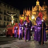 Habrá gradas para ver las procesiones, a 20 euros el asiento, con fines solidarios