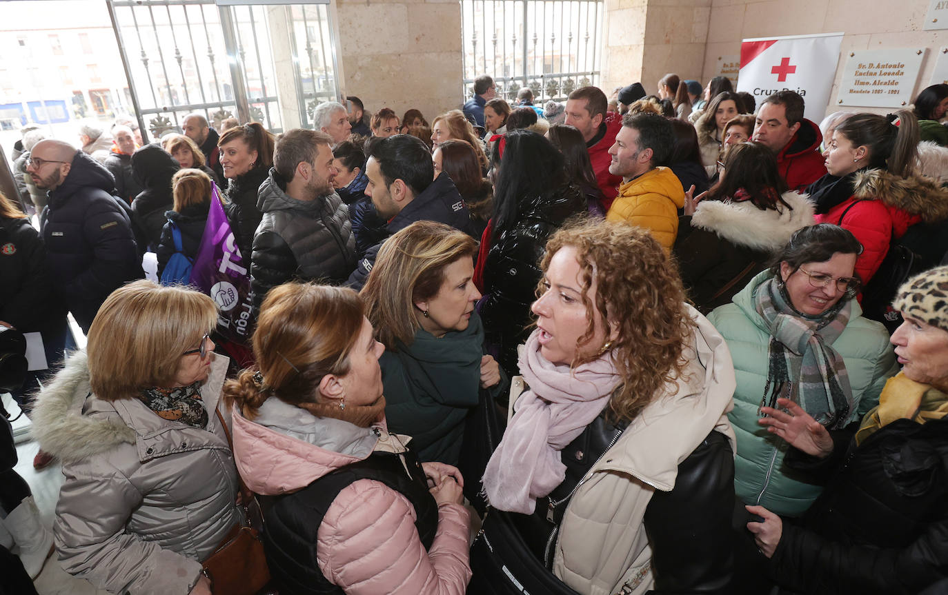 El Ayuntamiento de Palencia conmemora el 8M con tres generaciones de mujeres