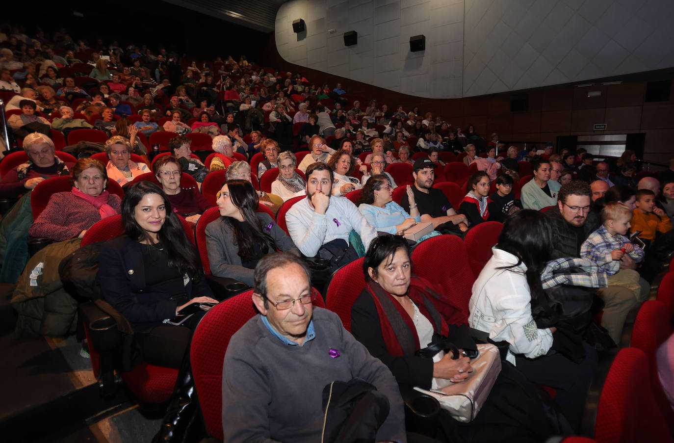 La Diputación homenajea a once mujeres migrantes el 8M