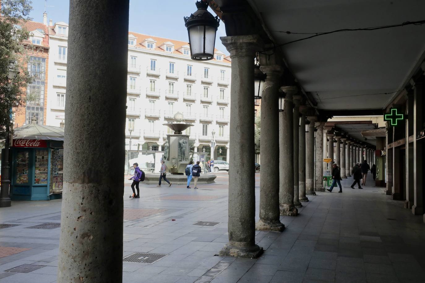 Un paseo en imágenes por la plaza de Fuente Dorada