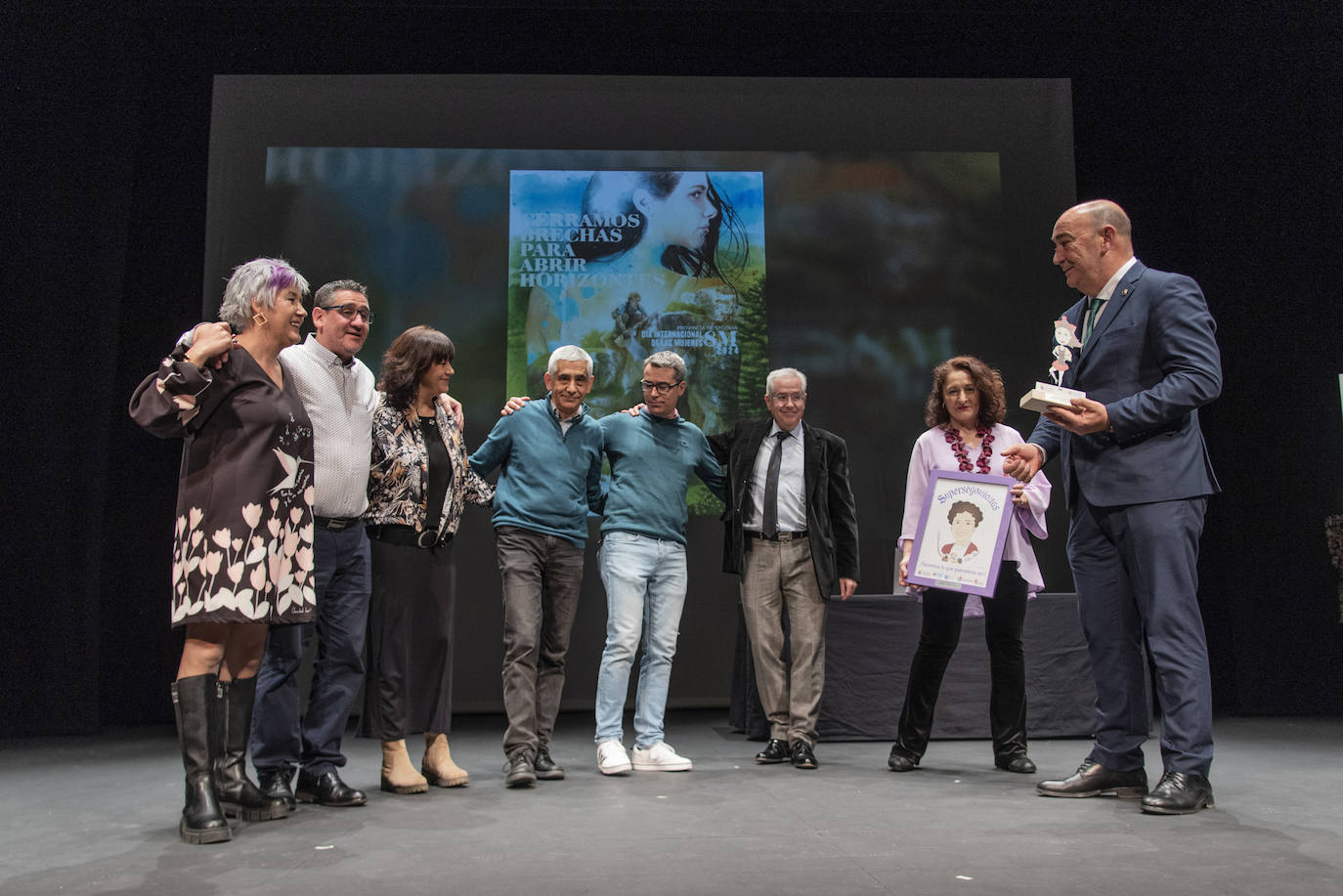 La Diputación rinde homenaje a la minera espinariega Julia Alonso
