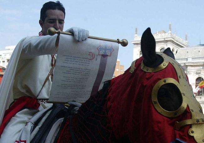 Álvaro, en 2003, el año que abrió el telediario después de caerse del caballo.