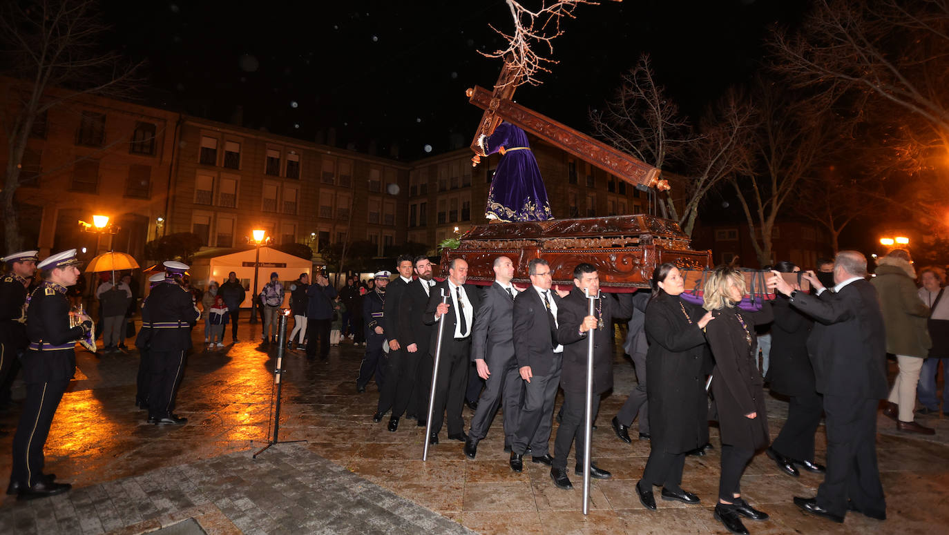 El Vía Crucis del &#039;Nazareno viejo&#039; en la plaza de San Pablo