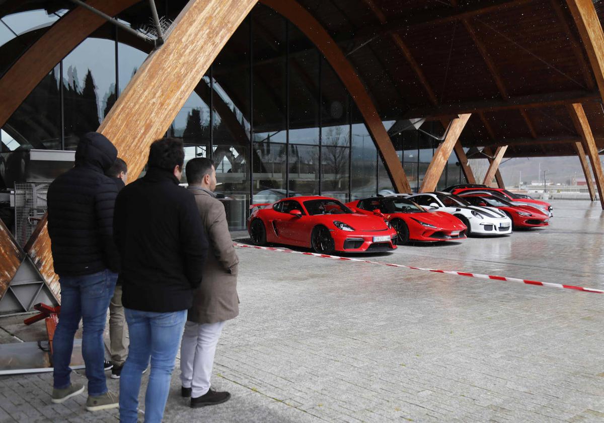 Estos son los superdeportivos que han tomado las calles de Peñafiel