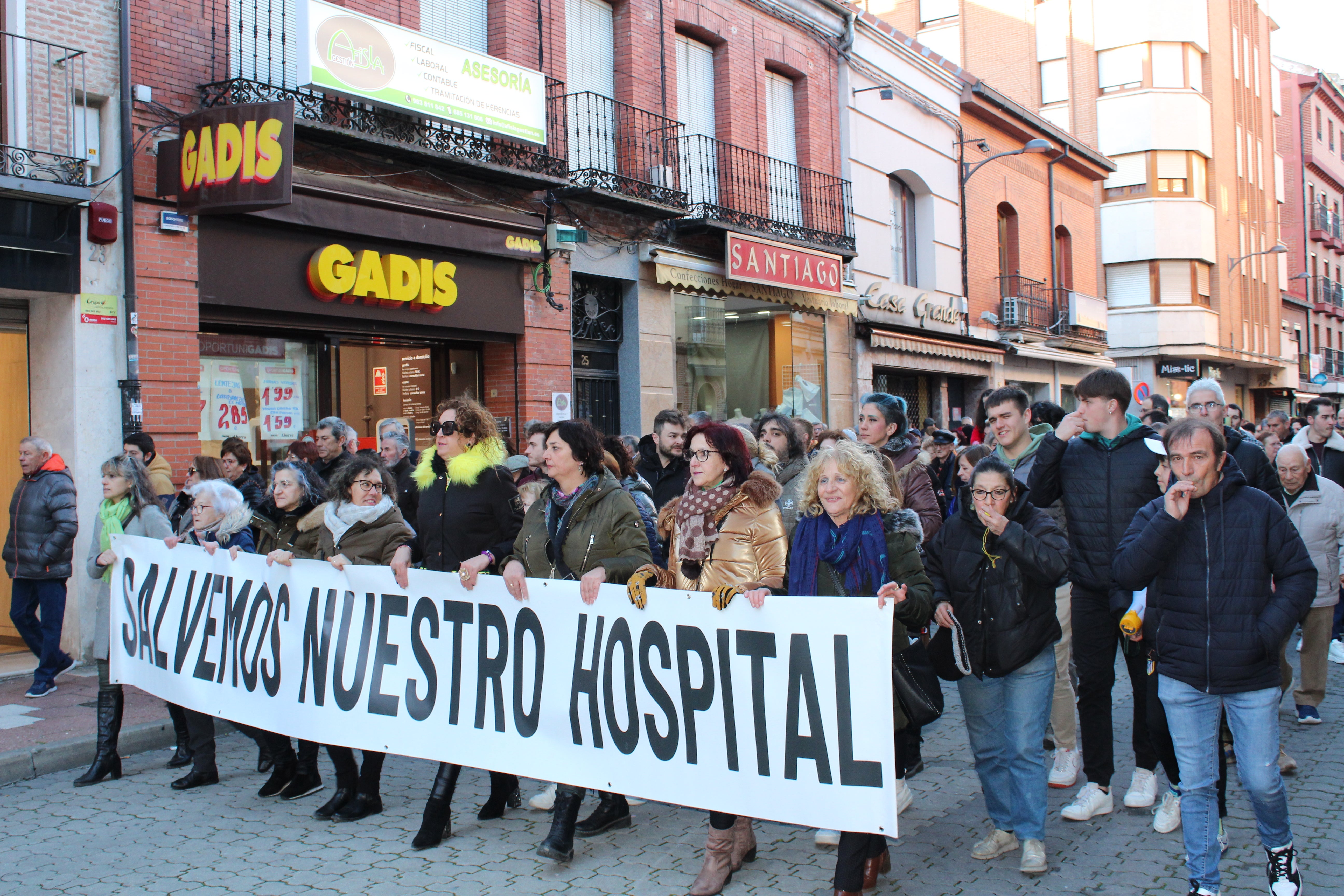 Multitudinaria manifestación en defensa del Hospital Comarcal de Medina del Campo