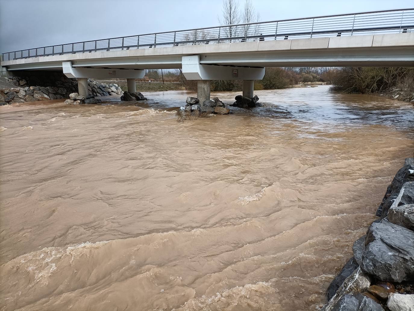 Alerta por la crecida de los ríos en Palencia