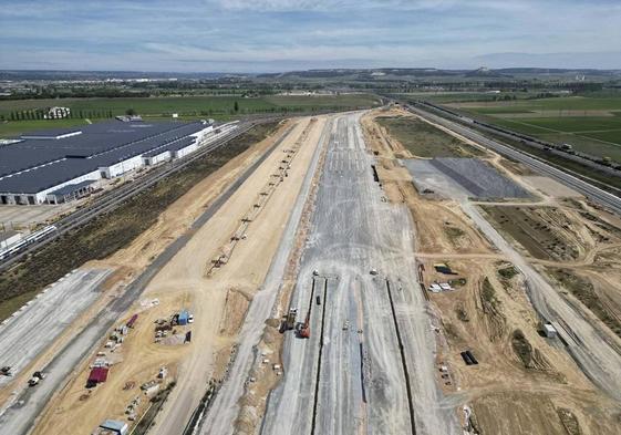 Obras de la playa de vías en los terrenos donde se ubicará el nuevo complejo ferroviario.