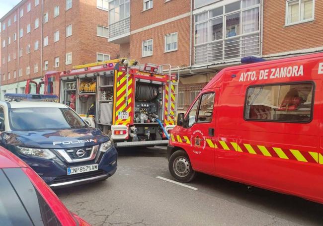 Bomberos, Policía Nacional y efectivos municipales, en el lugar del suceso.