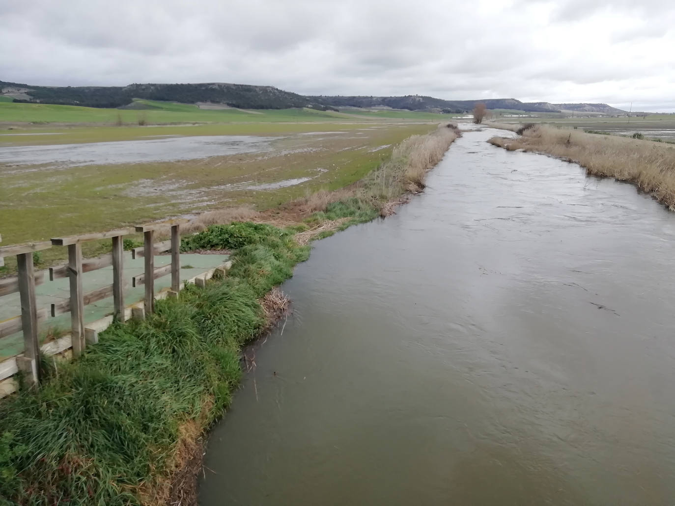 El río Esgueva a su paso por Villarmentero de Esgueva