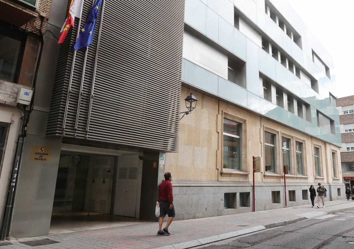 Le piden un año de prisión por acoso a una compañera en un centro docente