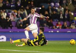 Negredo remata a portería en el último partido ante el Real Zaragoza.