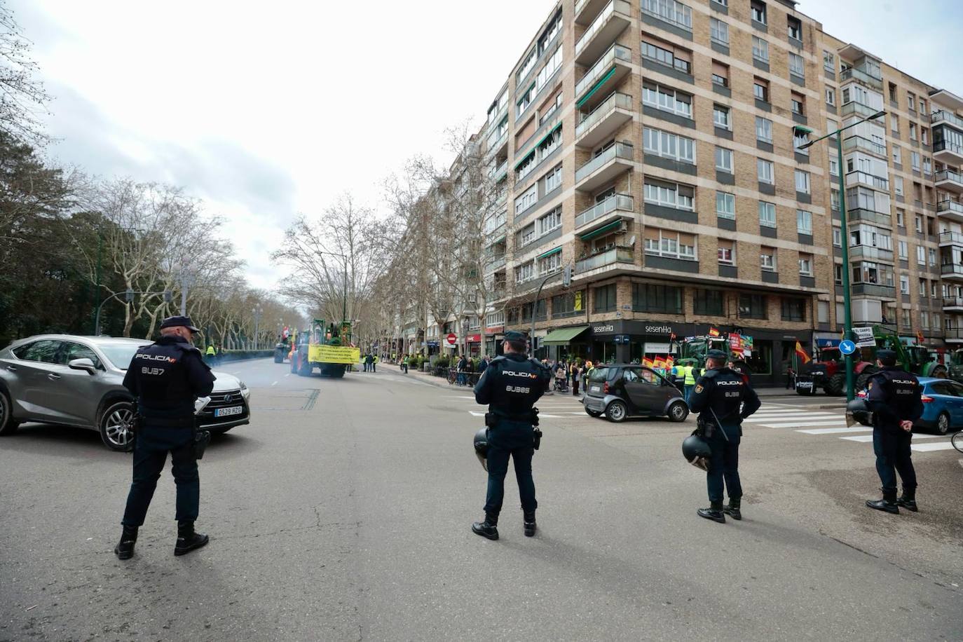 Multitudinaria tractorada de protesta en Valladolid