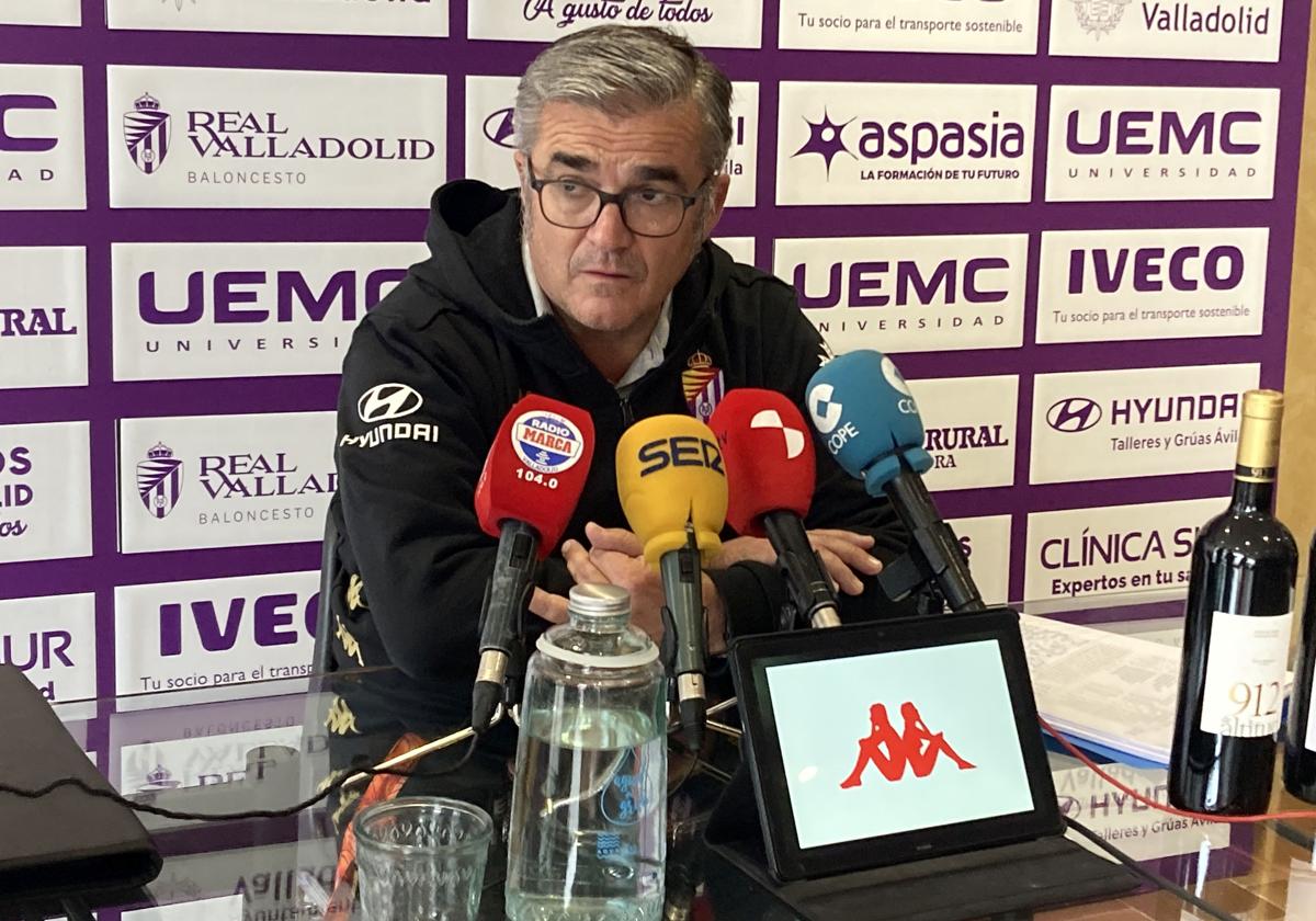 Paco García, durante la rueda de prensa de este viernes.