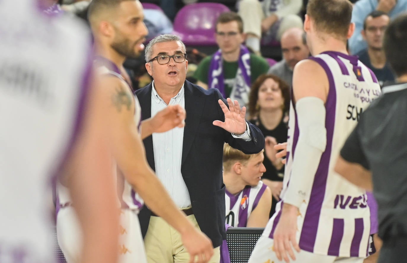 Las imágenes del encuentro disputado entre el Real Valladolid de Baloncesto y el Ourense