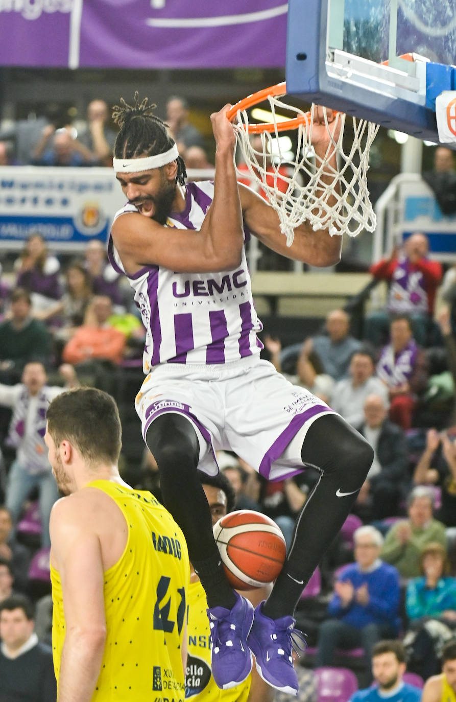 Las imágenes del encuentro disputado entre el Real Valladolid de Baloncesto y el Ourense