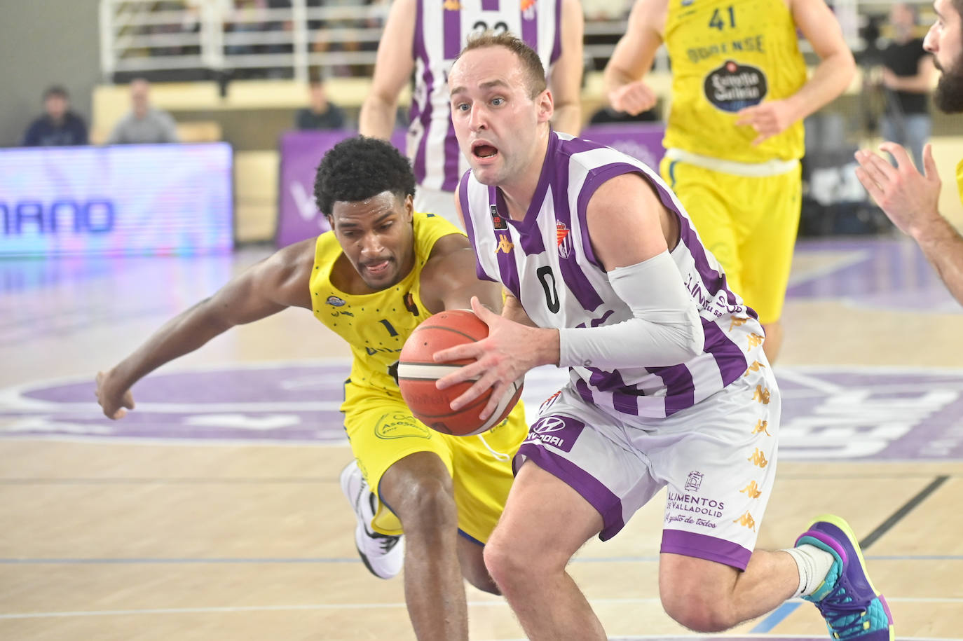 Las imágenes del encuentro disputado entre el Real Valladolid de Baloncesto y el Ourense