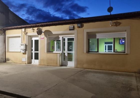 Exterior del bar-teleclub de Bolaños de Campos.