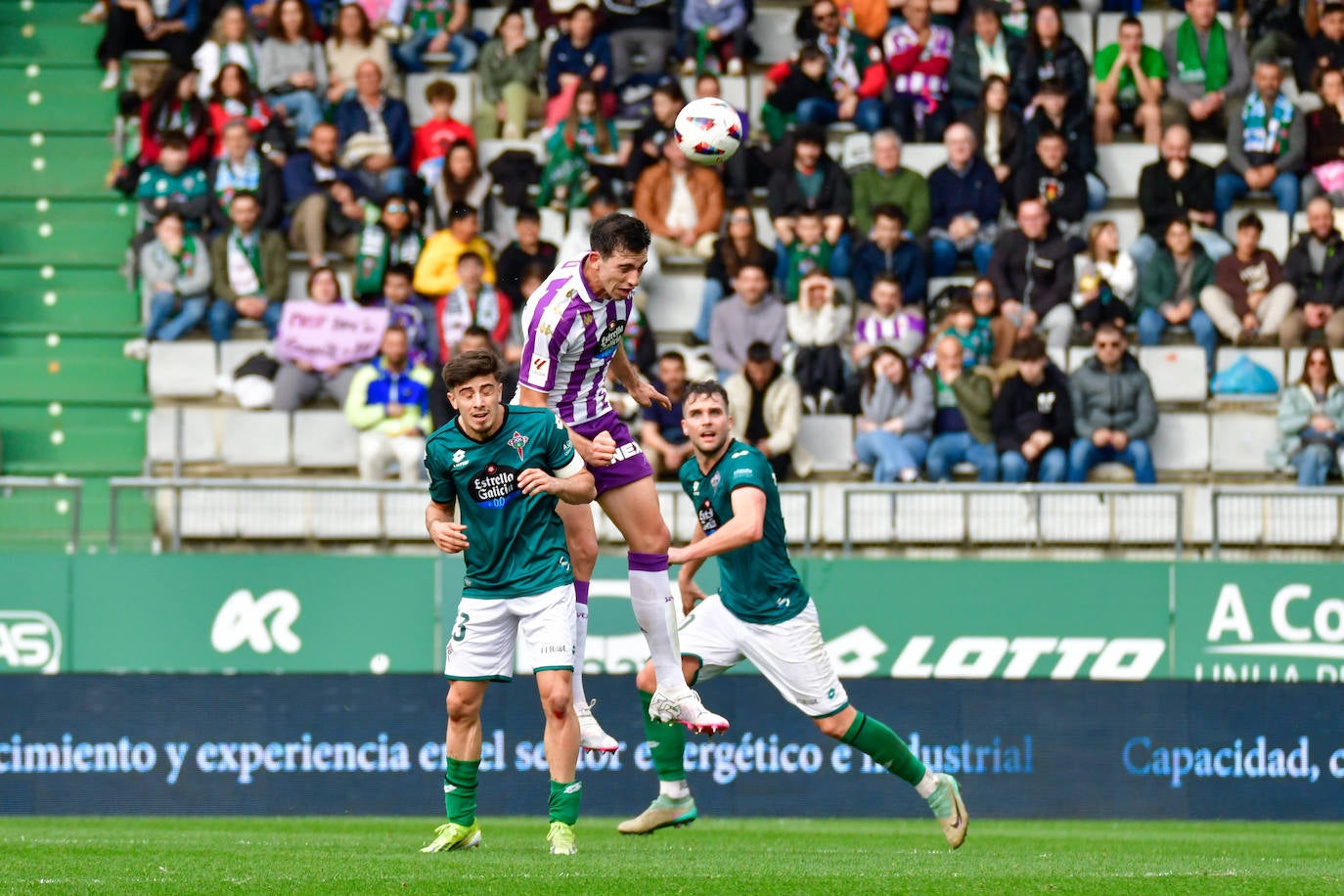 El encuento entre el Racing de Ferrol y el Real Valladolid, en imágenes