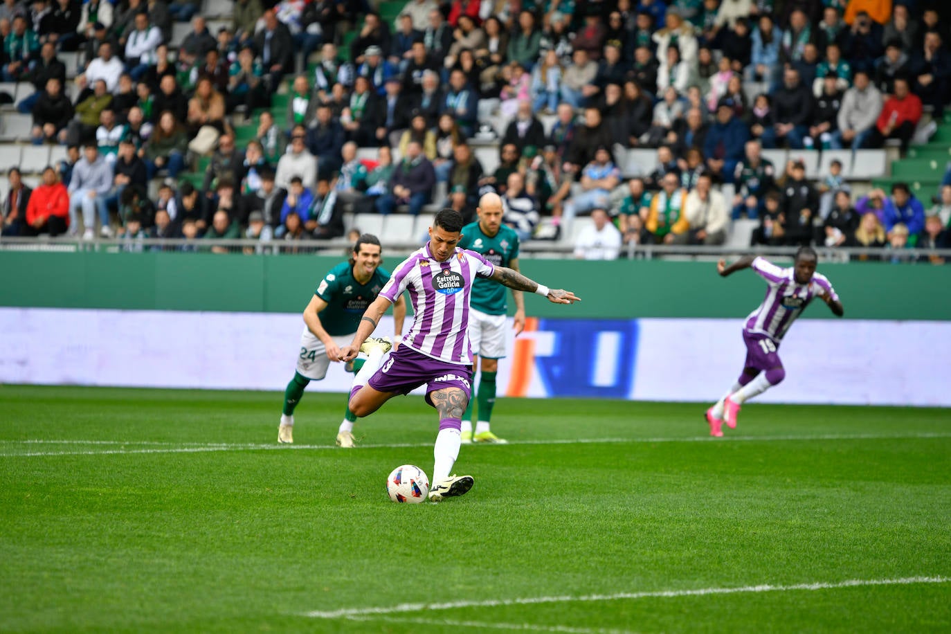 El encuento entre el Racing de Ferrol y el Real Valladolid, en imágenes