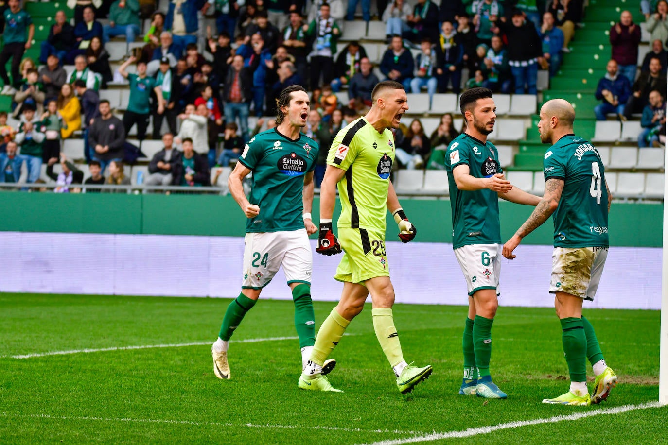 El encuento entre el Racing de Ferrol y el Real Valladolid, en imágenes