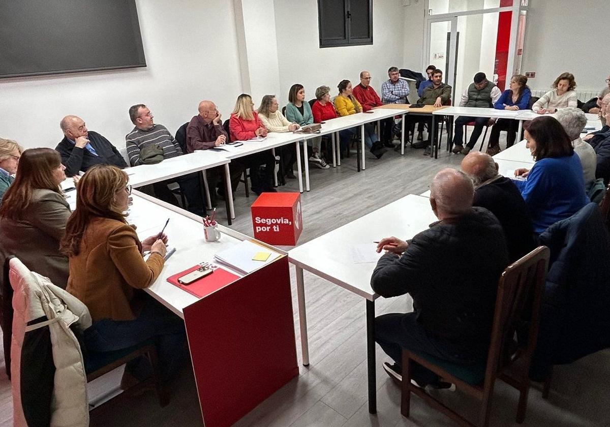 Reunión de concejales del PSOE en el Ayuntamiento de Segovia con asociaciones vecinales.