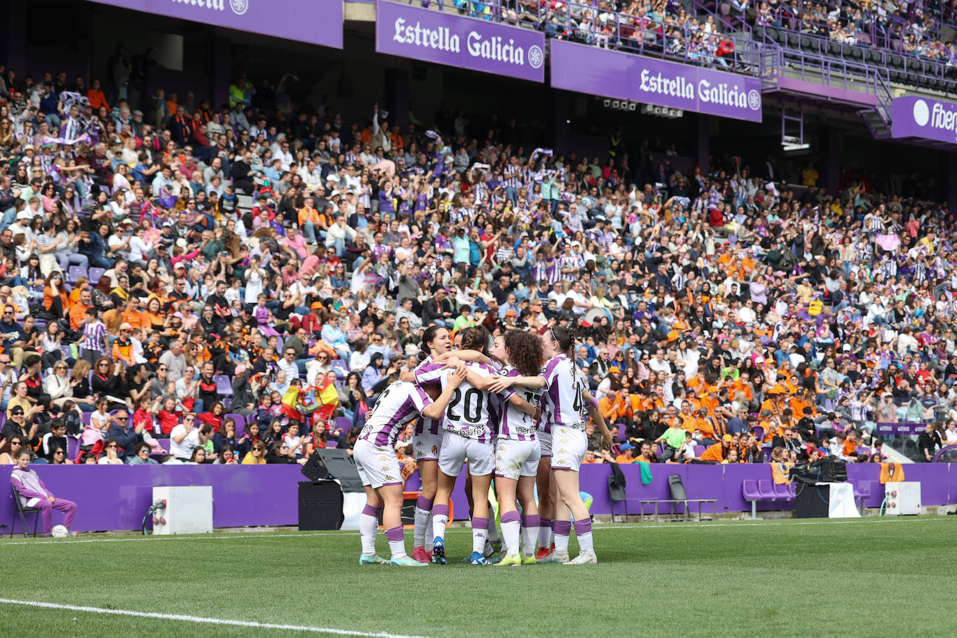 La fiesta del fútbol femenino de Valladolid, en imágenes