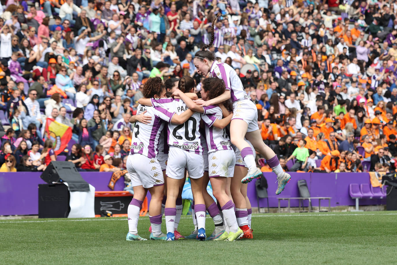 La fiesta del fútbol femenino de Valladolid, en imágenes