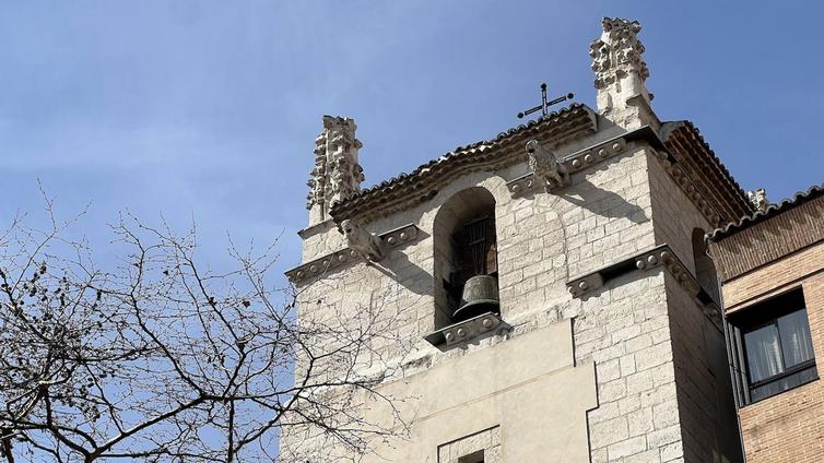 Imagen de la torre de la iglesia de San Lorenzo.