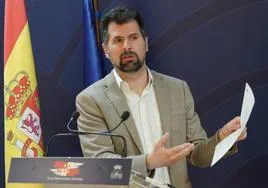 El secretario general del PSOE de Castilla y León, Luis Tudanca, este lunes en rueda de prensa.
