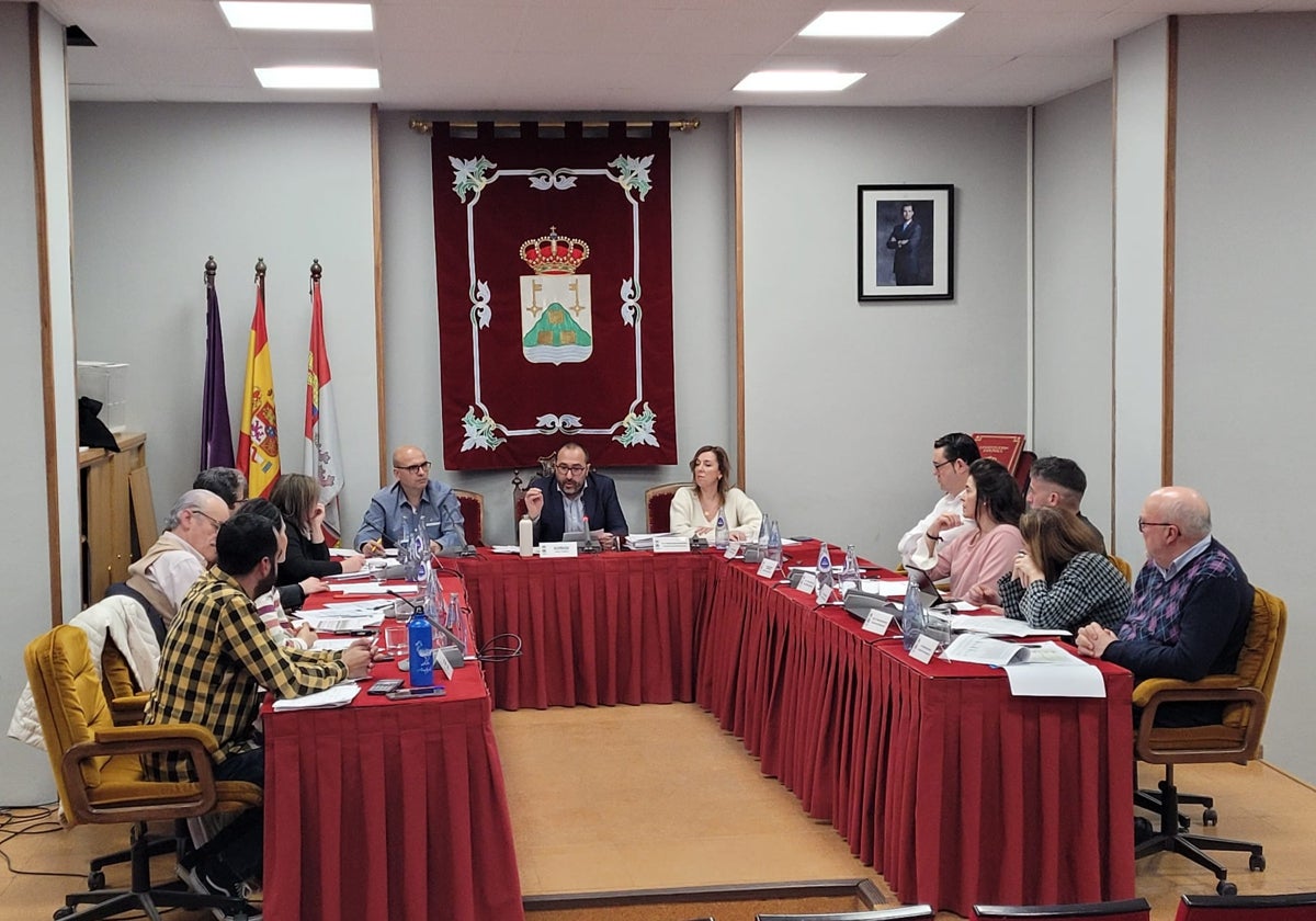 Pleno municipal en el Ayuntamiento de Tordesillas.