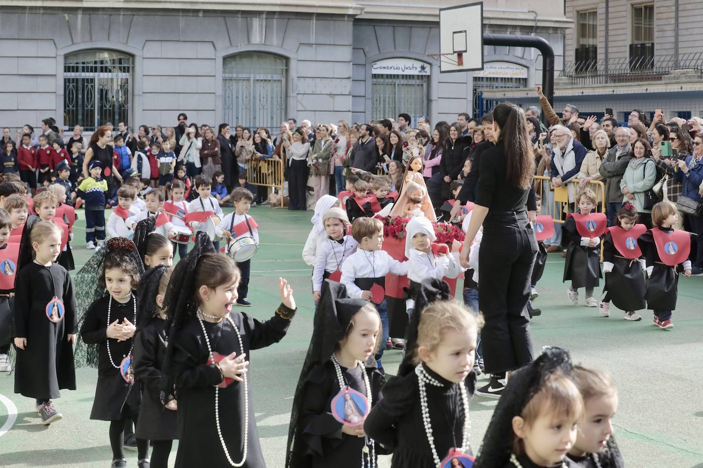 Fotografías de la Semana Santa infantil en el Colegio Lourdes