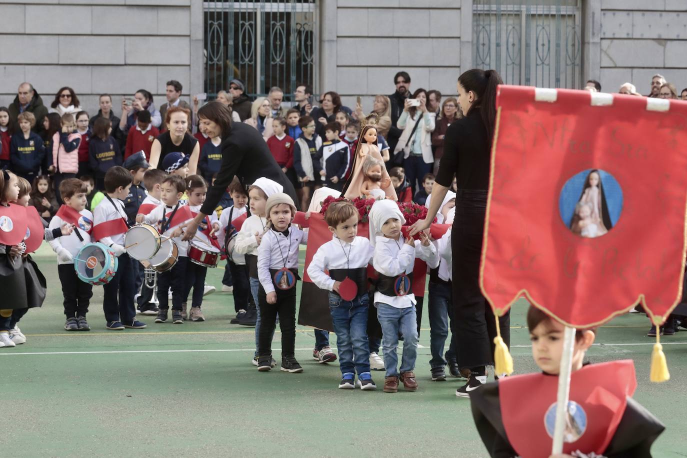 Fotografías de la Semana Santa infantil en el Colegio Lourdes