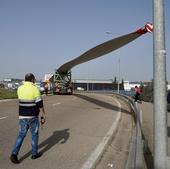 Reabierta la carretera de León después de tres horas tras liberar los camiones atascados