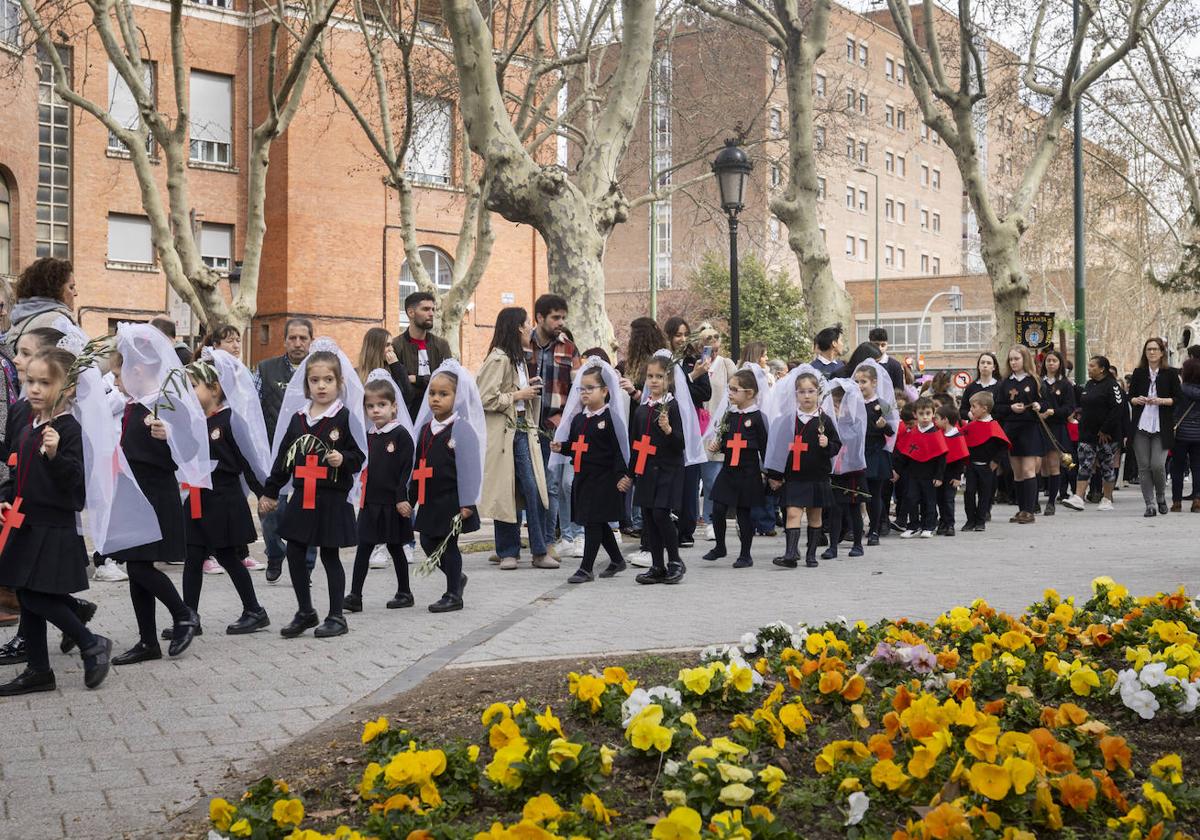 Las imágenes de la procesión protagonizada por los escolares vallisoletanos