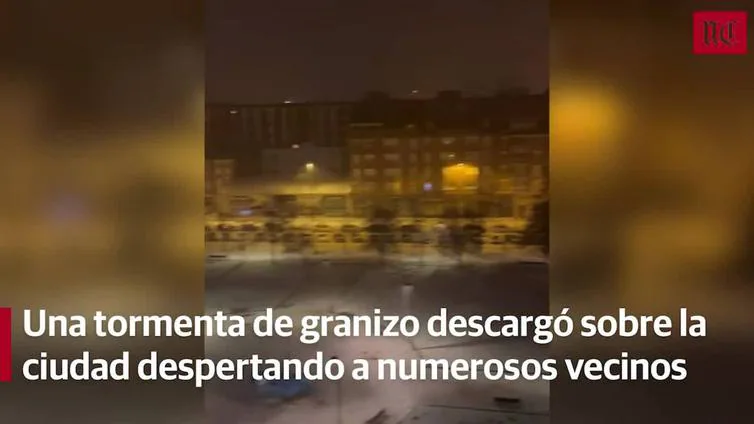 Una fuerte granizada anega calles y colapsa alcantarillas en Zamora