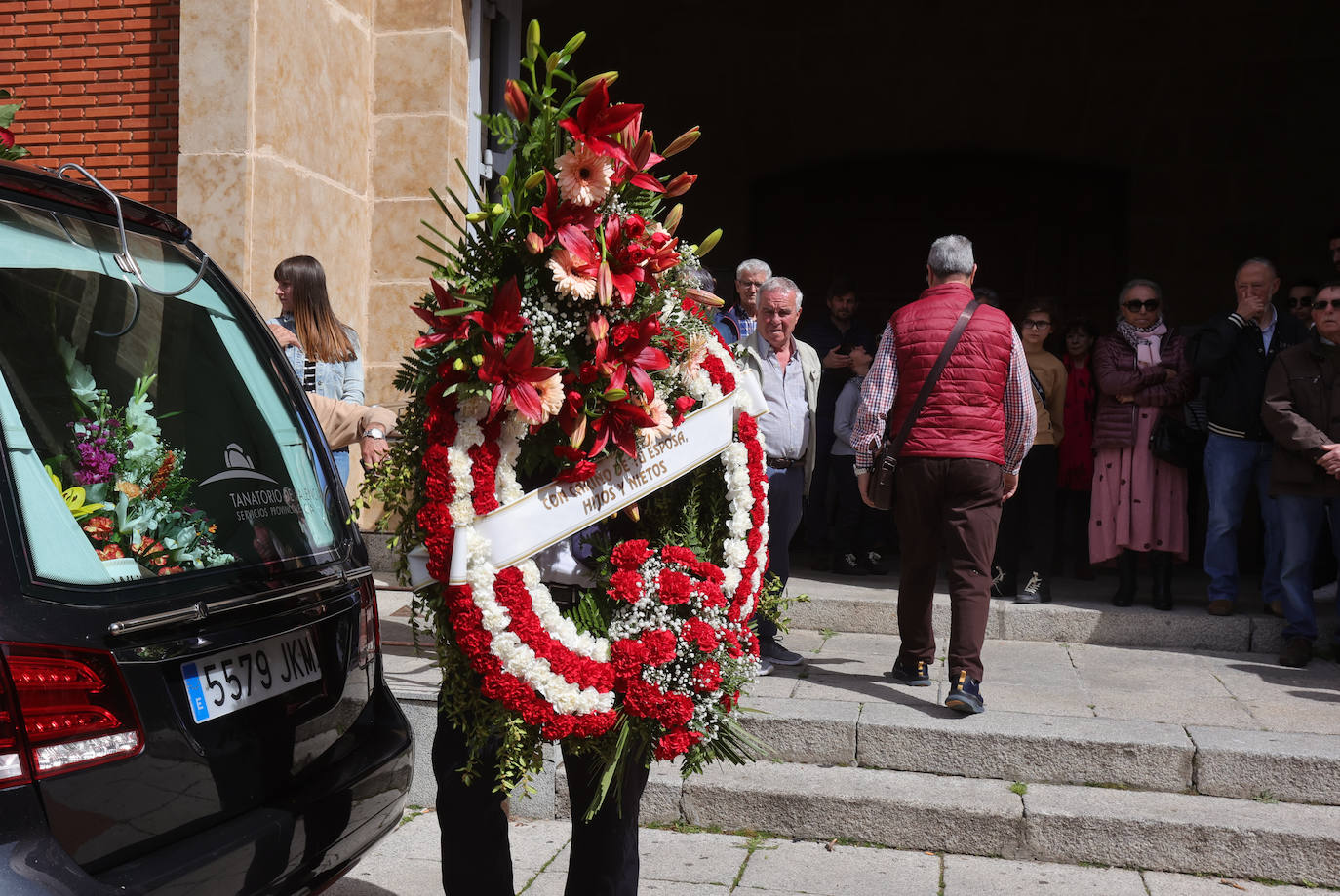 Multitudinario adiós a David Nieto