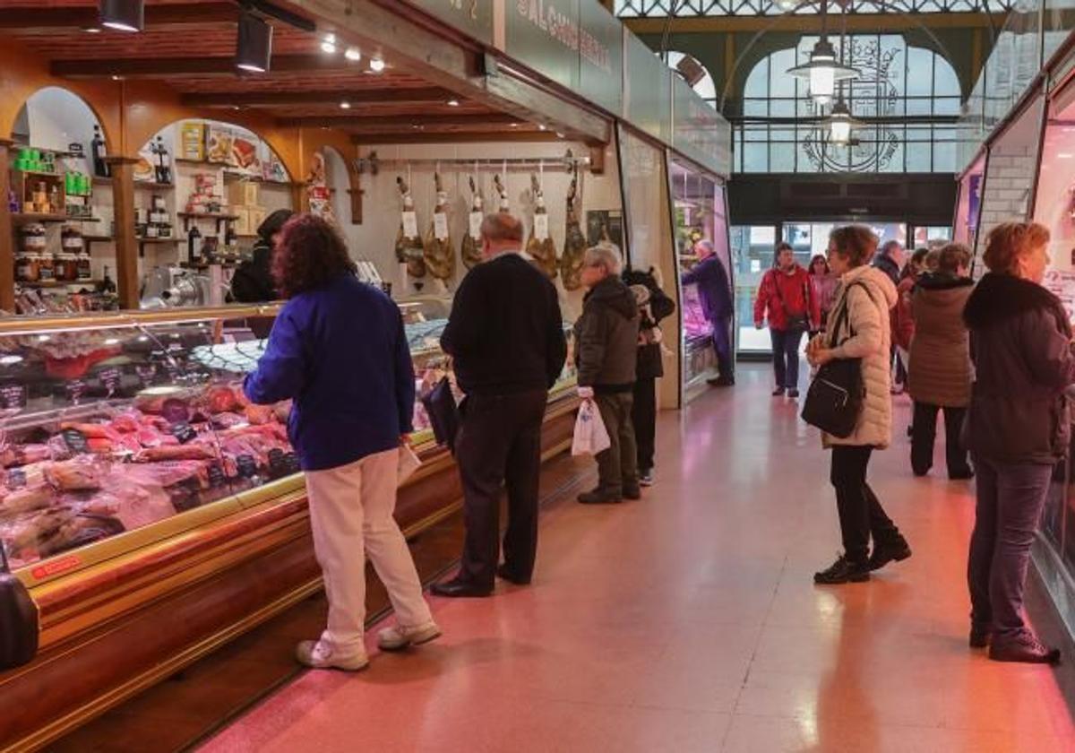 Puestos de venta de la Plaza de Abastos.