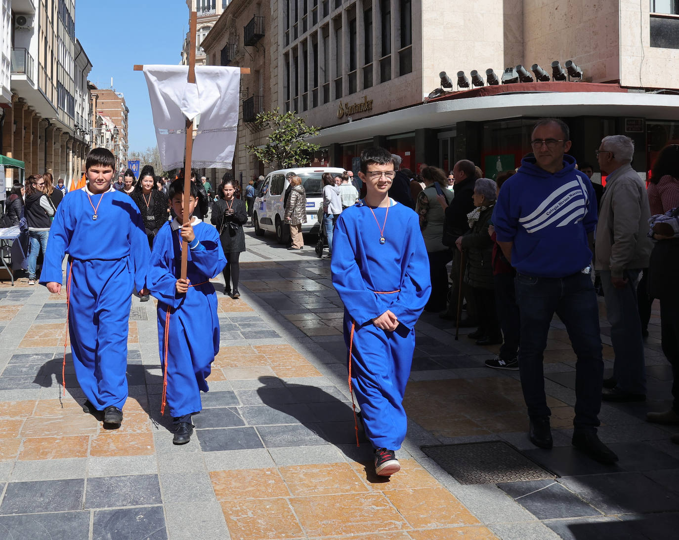 Procesión de los alumnos del colegio Divino Maestro