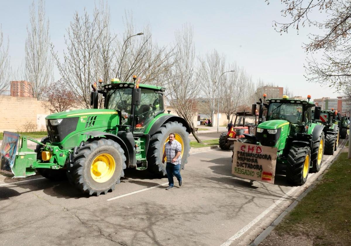 La tractorada llega al final del recorrido: la Consejería de Agricultura