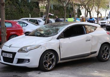 Vuelca un coche en la calle Maldonado de Valladolid